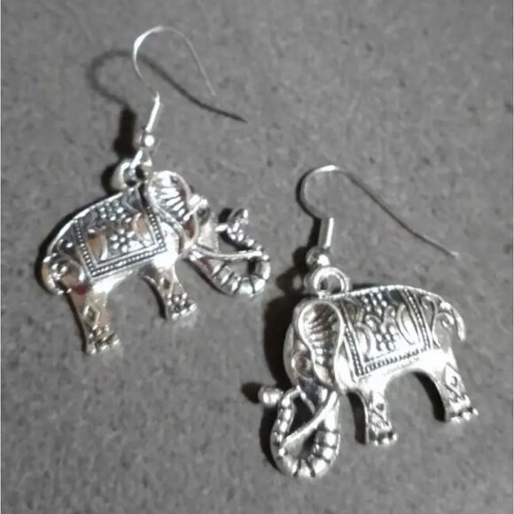 Hand crafted elephant dangle earrings - Picture 2 of 6